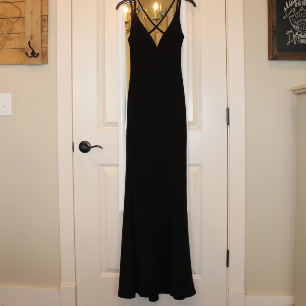 Lulu’s Black Dress